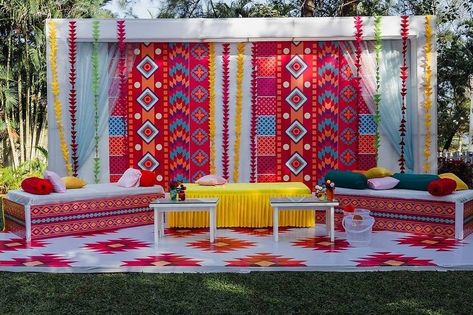 Amazing mehandi setup, isn't it? Follow us for more wedding decor ideas. #wedding #weddingdecor #thedecorjournals #pinterestideas Patola Theme Decor, Rajasthani Decoration Ideas Wedding, Patola Theme Wedding Decor, Mayra Decor, Haldi Carnival, Mehndi Setup, Rajasthani Theme, Navratri Decoration, Arabic Party