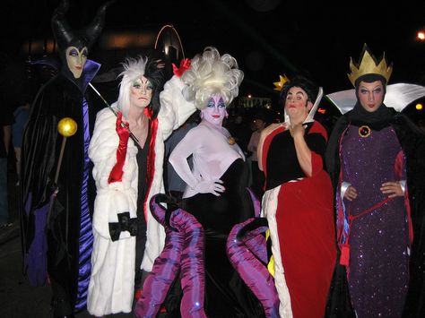 Disney villains costumes Villains Decorations, Disney Villains Costume, Disney Villains Costumes, Villains Costumes, Villains Halloween, Disney Villain Costumes, Group Costume Ideas, Ursula Costume, Clever Costumes