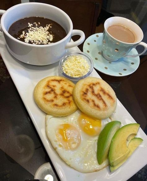 Latina Food, Colombian Breakfast, Colombian Cuisine, Avocado Eggs, Eggs And Cheese, Food Party, What's For Breakfast, Healthy Lifestyle Food, Authentic Recipes