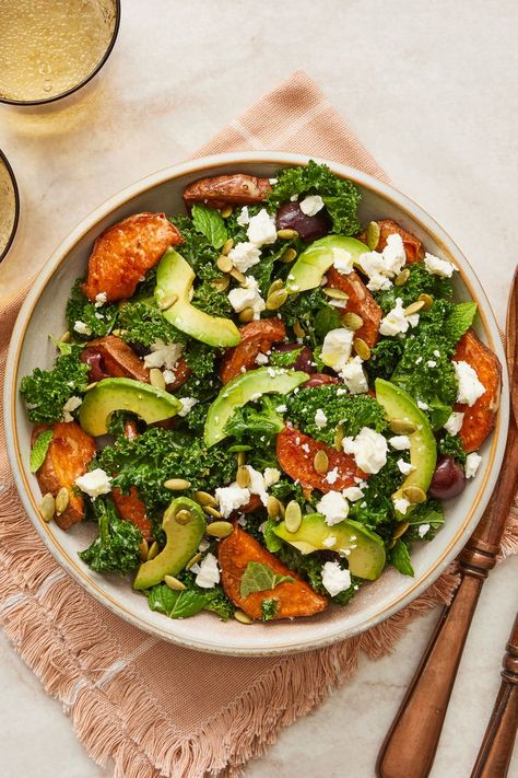 Anti-Inflammatory Sweet Potato Salad Sweet Potato And Avocado, Sweet Potato Kale Salad, Potato Kale Salad, Pumpkin Seed Salad, Salad Spinach, Easy Breakfast Brunch, Sweet Potato Salad, Sweet Potato Kale, Recipe List