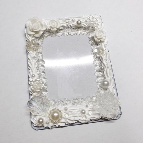 Top Loader Deco Cream, Toploader Deco Ideas Cream, Decoden Toploader Kpop, Deco Toploader Cream, Decoden Toploader Ideas, Cream Toploader, Toploader Design, Deco Toploader, Photocard Deco