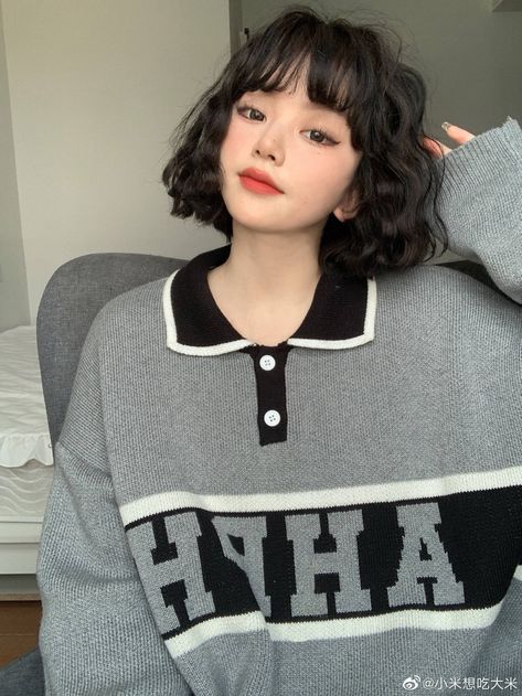 Korean Wavy Hair, Medium Long Haircuts, Asian Haircut, Korean Short Hair, Short Wavy Hair, Permed Hairstyles, Short Hair With Bangs, Hair Inspo Color, Short Curly Hair