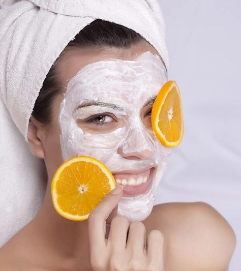 12 Orange Face Packs That You Definitely Need To Try #skincare Face Mask At Home, Homemade Face Pack, Mask At Home, Diy Facial Mask, Diy Bird Bath, Face Pack, Easy Face Mask Diy, Diy Facial, Peinados Recogidos