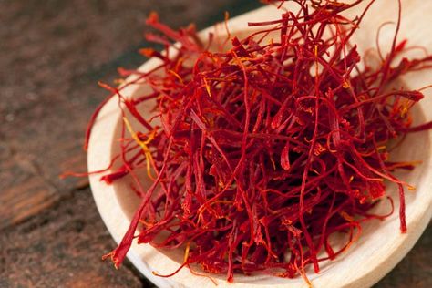 Saffron During Pregnancy Spanish Saffron, Saffron Benefits, Homemade Face Pack, Risotto Alla Milanese, Saffron Extract, Home Remedies For Skin, Herbal Hair, Idee Pasto Sano, Lighten Skin