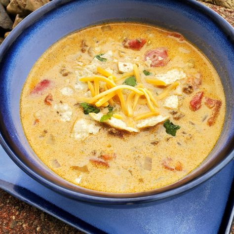 Creamy Taco Soup Creamy Taco Soup Recipe, Cheesy Taco Soup, Romanesco Recipes, Creamy Taco Soup, Slow Cooker Stew Recipes, Chicken Taco Soup Recipe, Recipe With Cream Cheese, Slow Cooker Creamy Chicken, Slow Cooker Stew