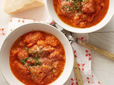 Get Tuscan Tomato and Bread Soup - Pappa al Pomodoro Recipe from Food Network Tomato Bread Soup, Pomodoro Recipe, Anne Burrell, Bread Soup, Tomato Bread, Summer Tomato, Soup And Stew, Tomato Soup, Food Network