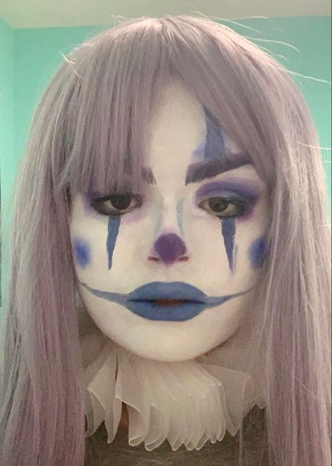 Blue and purple clown makeup Purple Clown Costume, Clown Makeup Purple, Purple Clown Aesthetic, Purple Clown Makeup, Blue Clown Makeup, Blue And Purple Makeup, Weirdcore Makeup, Gothic Clown Makeup, Clown Core Makeup