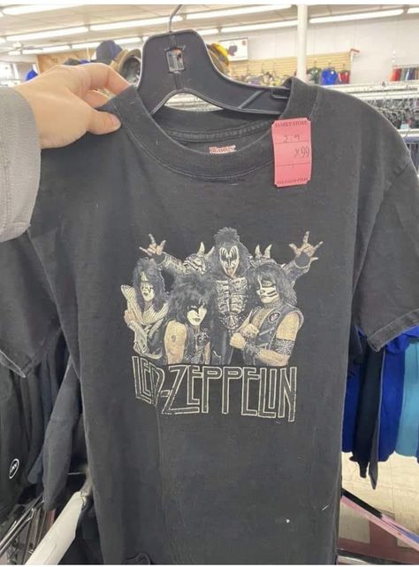 Rock Band Outfits, Banda Kiss, Metal Health, Cute Text Quotes, Silly Shirt, Wall Of Sound, Kiss Band, Band Memes, Rock Posters