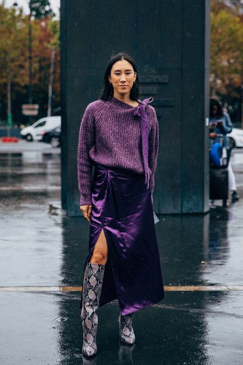 Purple Skirt Outfit Ideas, Short Skirt Outfits Winter, Purple Skirt Outfit, Streetstyle Photoshoot, Skirts For Fall, Slip Skirt Outfit, Short Skirts Outfits, Skirt Outfit Ideas, Colour Combinations Fashion