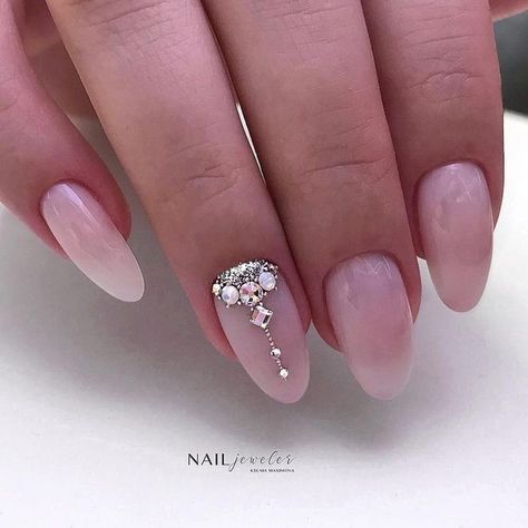 Cristal Nails Design, Nail Art With Gems Rhinestones, Nails Diamonds Rhinestone, Nails Stones Design, Jewel Nails Rhinestones, Crystal Nails Designs, Stone Nail Art Design, Nail Jewel Design Rhinestones, Diamond Nails Rhinestones