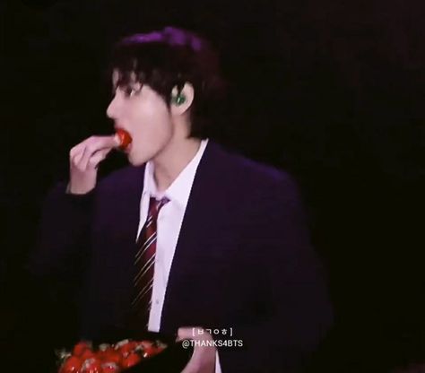 Taehyung Eating Strawberry, Taehyung Eating, Eating Strawberry, Bts Taehyung, Bts Wallpaper, Bts, Fictional Characters