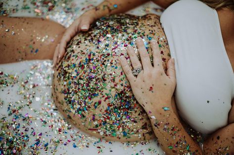 Glitter Maternity Shoot, Maternity Christmas Pictures, Milk Bath Maternity, Pregnancy Belly Photos, Belly Photos, Maternity Photography Poses Pregnancy Pics, Funny Pregnancy Announcement, Maternity Photoshoot Outfits, Baby Bump Photos