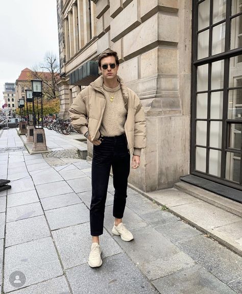 Beige Puffer Jacket Outfit, Cream Boots Outfit, Cream Jacket Outfit, Puffer Jacket Outfit Men, Puffer Jacket Outfits, Korean Street Fashion Men, Boots Men Outfit, Sneakers Outfit Men, Mens Winter Fashion Outfits