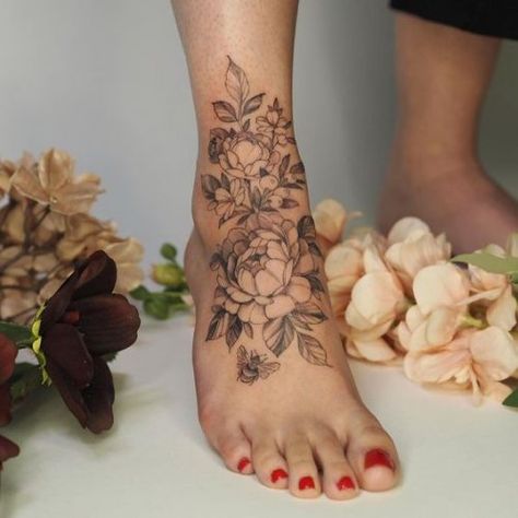 18 Unique Flower Ankle Tattoo Ideas: Stunning Designs for Nature Lovers 2024 Peony Foot Tattoo, Flower Ankle Tattoos, Flower Ankle Tattoo, Floral Foot Tattoo, Flower Foot Tattoo, Ankle Foot Tattoo, Mandala Tattoos For Women, Ankle Tattoo Ideas, Ankle Bracelet Tattoo