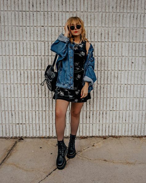 Go to outfit recipe: 90s floral mini dress, oversized jean jacket, and Docs ✔️✔️✔️ | Instagram Dress With Jacket Outfit, White Jacket Dress, Plaid Dress Outfit, Black Denim Jacket Outfit, Black Flower Print Dress, Cute Concert Outfits, Plaid Shirt Outfits, Badass Outfit, Concert Dresses