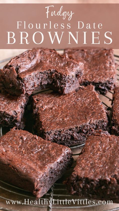 Fudgy Flourless Date Brownies - Healthy Little Vittles Brownies Without Flour, Desserts With Dates, Date Recipes Healthy, Date Recipes Desserts, Date Brownies, Flourless Desserts, Flourless Brownies, Brownie Recipes Healthy, Chewy Brownies