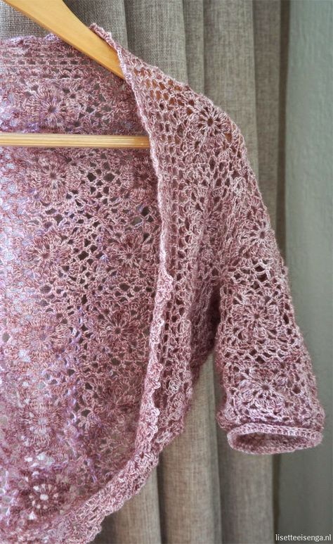 gratis haakpatroon, haakpatroon bolero, gehaakte bolero, haakuitleg, bolero,bolero haken Bolero Haken, Crochet Shrug, Shawl Cardigan, Lace Shawl, Diy Knitting, Crochet Granny, Crochet Shawl, Crochet Cardigan, Crochet Crafts