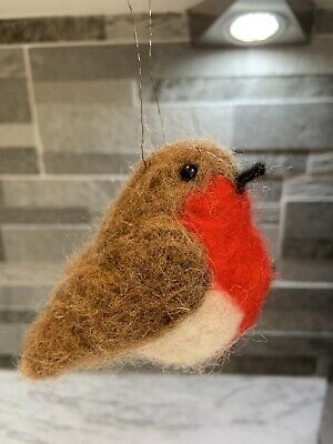 Easy Christmas Needle Felting Ideas, Needle Felting Christmas, Christmas Needle Felting Ideas, Needle Felting Birds Easy, Felt Robin Decoration, Felt Robin Christmas Tree Decoration, Needle Felt Robin, Craft Christmas Gifts, Crafty Hobbies