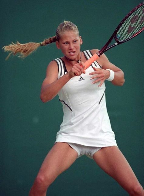 Anna Kournikova Tennis, Panty Party, Tennis Photos, Anna Kournikova, Ladies Tennis, Tennis Fashion, Sport Tennis, Female Athletes, Tennis Players