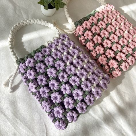 Flora Street Atelier | 🌸🌸 A full step by step tutorial is available on my YouTube channel "Macrame with Flora". Come check it out! 😆😆 Designed by… | Instagram Flower Bag Crochet, Macrame Flower, Bags Ideas, Floral Bags, Crochet Flower Tutorial, Macrame Bag, Flower Bag, Macrame Knots, Macrame Tutorial