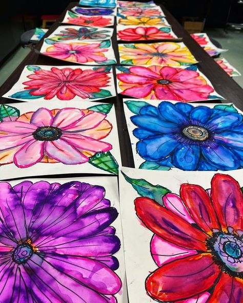 Flower Art Lesson, Arts And Crafts For Third Grade, April Art Ideas, Third Grade Art Ideas, Kindergarten Spring Art Projects, Flower Art Projects For Kindergarten, Spring Art Elementary, Spring Middle School Art Projects, Kids Flower Painting