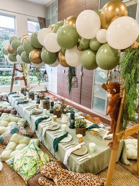 Animal Friends Picnic Adventure — ESTILO & CO Safari Picnic Party, Safari Birthday Table Decor, Animal Bday Party Ideas, Baby Safari Birthday Party, Safari Table Setting, Safari Picnic, Birthday Party Safari, Kids Gardening Party, Safari Birthday Party Ideas