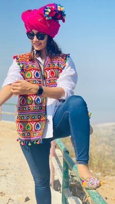 Navratri Jacket Outfit, Bandhani Suit, Traditional Poses, Dandiya Dress, Navratri Outfits, Garba Outfit, Family Christmas Dinner, Garba Dance, Indian Dress Up