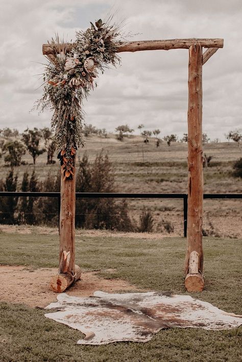 Native Flower Decorations, Country Arches For Weddings, Wedding Arch Flowers Rustic, Diy Boho Wedding Arch Flowers, Australian Native Wedding Arch, Australian Native Flowers Wedding Arbour, Wedding Arch Western, Australian Country Wedding, Western Arches Wedding Ideas