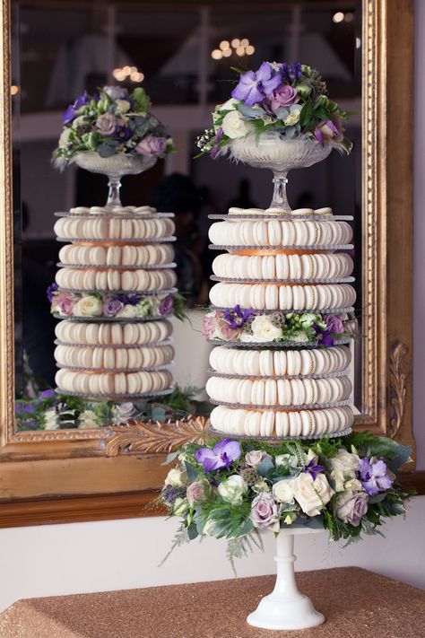 Macaron Wedding, French Wedding Cakes, Macaroon Tower, Macaroon Cake, Wedding Macarons, Buffet Dessert, Macarons Macaroons, Macaron Tower, Macaron Cake