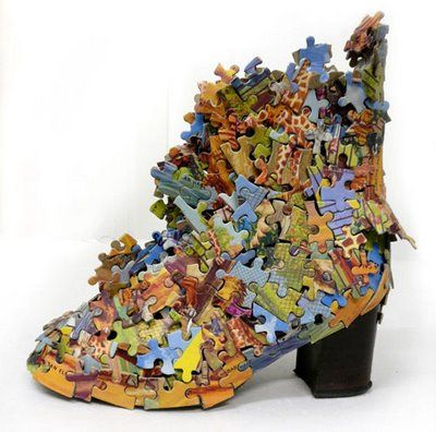 Shoe Mosaic Shoes, Puzzle Piece Art, Upcycle Shoes, Junk Kouture, Artsy Shoes, Glass Shoes, Puzzle Crafts, Cardboard Sculpture, Cycle Chic