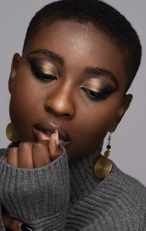 Eye Shadow Black Woman, Gold Smokey Eye Makeup Black Women, Black And Gold Eyeshadow Looks, Gold Eyeshadow Looks Black Women, Gold And Black Makeup Looks, Black And Gold Makeup Looks, Eyeshadow Looks For Black Women, Cool Toned Eyeshadow Looks, Black And Gold Eye Makeup