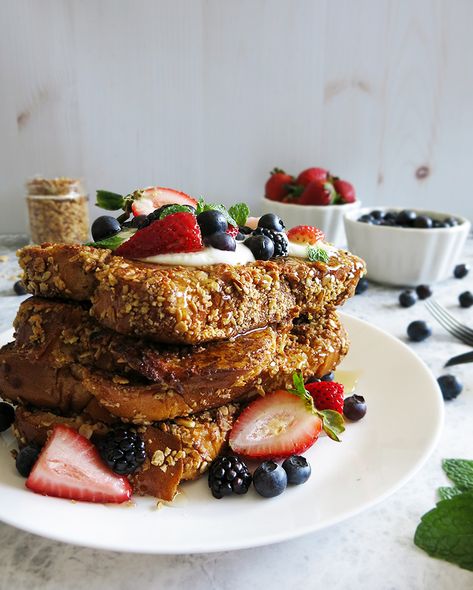 Granola Crunch French Toast Granola Crust, Crispy French Toast, Granola Pancakes, Greek Yogurt Honey, French Toast Pancakes, Challah French Toast, Yogurt Honey, Delicious French Toast, Best Brunch Recipes