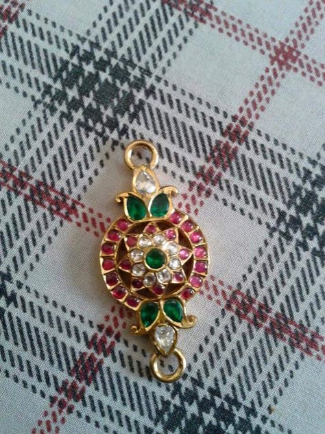 Side Pendants For Beads, Mangalsutra Side Pendant Designs Gold, Side Lockets Jewellery, Side Pendant Designs Gold, Mopu Designs Gold, Mugappu Designs Gold, Random Things To Draw, Mugappu Chain, Thali Chain