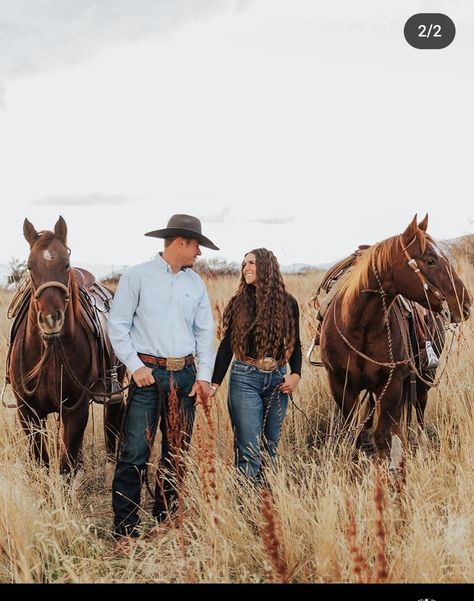 Engagement With Horses, Horses Engagement Photos, Western Engagement Pictures With Horses, Western Couple Photoshoot With Horses, Couples Photoshoot With Horses, Couples Horse Photoshoot, Couple Pictures With Horses, Western Couple Photos, Horse Couple Photoshoot