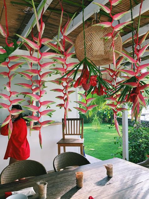 Tropical Wedding Centerpieces, Cocktail Party Decor, Tropical Flower Arrangements, Event Props, Wedding Design Decoration, Flower Party, Red Decor, Tropical Party, Venue Decor