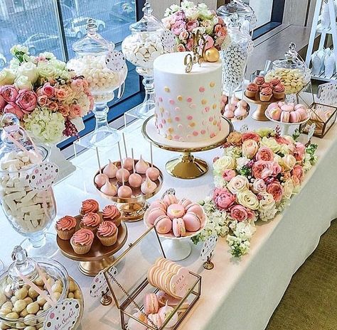 Birthday Party Pink And Gold, Gold And Pink Birthday, Buffet Dessert, Bridal Shower Desserts, Decorações Com Comidas, Party Food Buffet, Shower Desserts, Wedding Dessert Table, בר מצווה