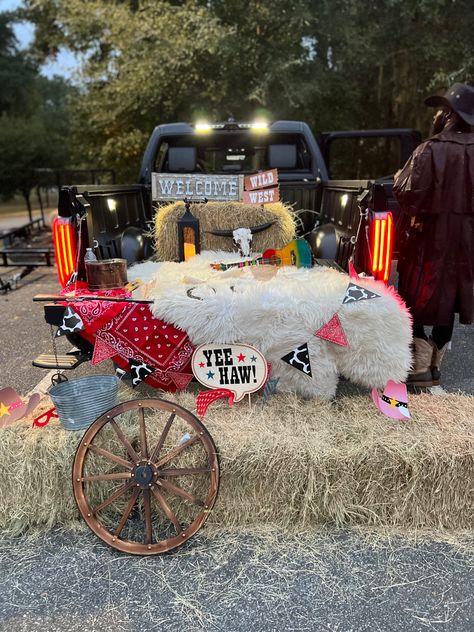 Trunk Or Treat Horse Theme, Rodeo Themed Trunk Or Treat, Trunk Or Treat Ideas For Cars Cowboy, Country Themed Trunk Or Treat, Trunk Or Treat Ideas Farm Theme, Cowboy Trunk Or Treat Ideas, Trunk Or Treat Cowgirl Theme, Western Trunk Or Treat Ideas For Cars, Wild West Trunk Or Treat Ideas