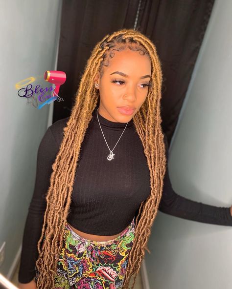 🧚🏽‍♀️Ess on Instagram: “Soft Locs Extended🦋🦋*These will be added to my site shortly✨* - - -  #boxbraids #tuckingmethod #longboxbraids #braidsatlanta…” Hairstyles With Soft Locs, Butterfly Dreads, Color Braids, Soft Locs, Instagram Hairstyles, Faux Locs Hairstyles, Braids Hairstyles Pictures, Box Braids Styling, Girls Hairstyles Braids