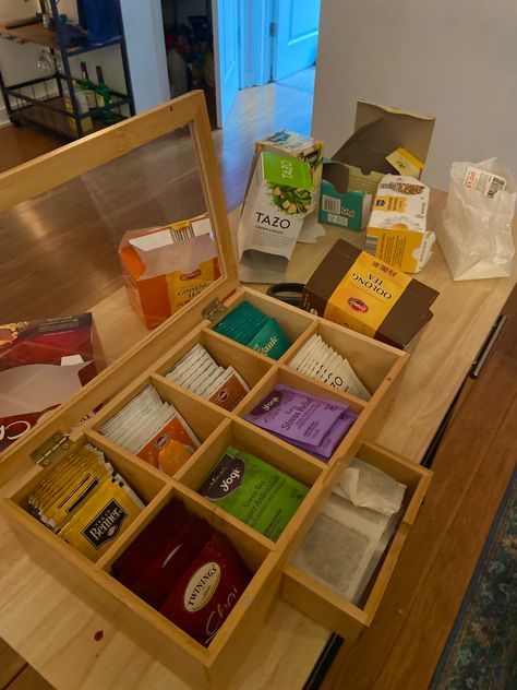 Diy Tea Box Wood, Tea Display Ideas Storage, Tea Storage Aesthetic, Wooden Tea Box Diy, Wooden Tea Box Ideas, Tea Box Gift Ideas, Tea Holder Organizers, Tea Collection Aesthetic, Tea Box Ideas