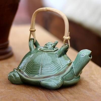 Teapot Design, Turtle Swimming, Turtle Love, Ceramic Teapot, Teapots And Cups, A Turtle, Intelligent Design, Ceramic Teapots, Green Ceramics