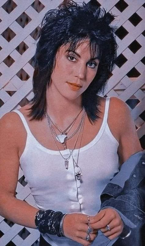 Joan Jett Outfits, Joan Jett Hair, Joan Jett Young, Slasher Party, Im In Danger, 80s Rock Hair, Joan Jett And The Blackhearts, Joan Jett The Runaways, Female Rock Stars