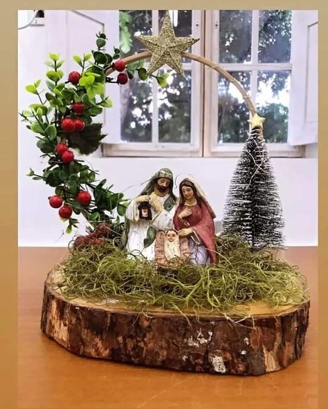 Pesebres Pequeños Ideas, Belen Christmas Decor Diy, Christmas House Decorations Indoor, Pesebres Navidad Ideas, Christmas Crib Ideas, Christmas Trimmings, Diy Nativity, Christmas Cake Designs, Easy Christmas Decorations