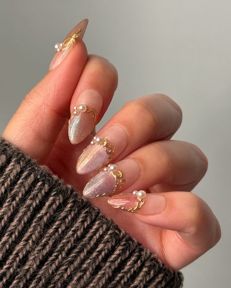 ���🌙 New Moon 🌙 This collection is so beautiful I had to pair it with gold chrome & pearls 🤍 • use code: COLORNOOK to save on your purchase @sweetienailsupply • use code: THECOLORNOOK to save on your purchase @nominal #Sweetienailsupply #nailartist #gelnails #dvok #nailart #gelnailart #pearlnails #goldchrome #cateye gold chrome and pearl new moon Dvok gel nail art Chrome Pearl Nails, Pearls Nails, Pearl Nails, Gold Chrome, Nail Supply, Gel Nail Art, Gold Nails, New Moon, Nails Art