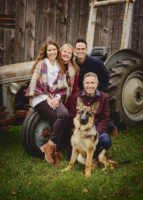 Tractor Family Photo Shoot, Outdoor Farm Photoshoot Ideas, Family Photos With Tractor, Family Pictures With Tractor, Tractor Family Pictures, Farmer Photoshoot, Barn Family Photos, Farm Picture Ideas, Farm Family Pictures