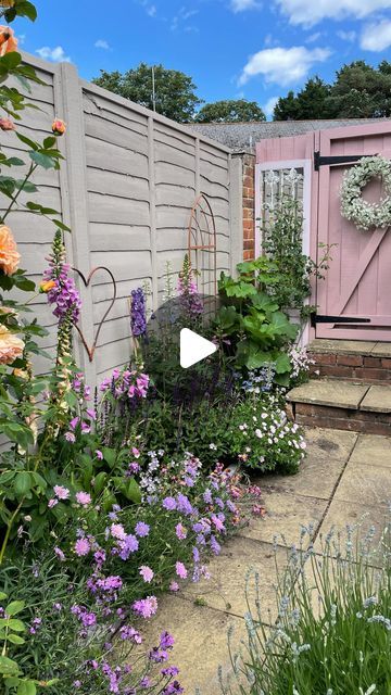 65K views · 3.1K likes | Emily Young on Instagram: "How we transformed our little cottage garden fast! 🌸  These are a few things we did to transform our garden space and create big impact🩷.  I found lots of perennial flowers I knew would grow back each year and some that would spread. So I hope this helps! Lots of them do survive in pots too if you don’t have many borders or flowers beds to plant them up in! 🩵.  Any questions just let me know 😊." Cottage Garden In Pots, Small Wild Garden, Cottage Garden Fence Ideas, Cottage Garden Bed, Small Garden Uk, Cottage Garden Border, Acorn Cottage, Small Backyard Ponds, Cottage Garden Borders