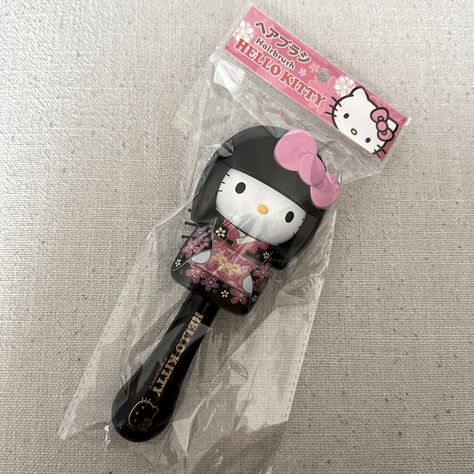 Sanrio Hairbrush, Sanrio Ideas, Hello Kitty Kimono, Hello Kitty Hair, Yellow Towels, Hello Kitty Accessories, Cute Wallets, Hello Kitty My Melody, Pink Girly Things