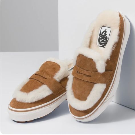 Vans Unisex Sk-8 Low Shearling Slip On Mule Sneakers/Sz:W:7.5/M:6/Nwt Brand New Whit Tags! Size:Women’s:7.5/Men’s:6/Footbed Is 24 Cm Color: Camel/White Material: Suede Upper/Fur Insole Very Cozy, Comfortable Mule! Water Repellent If You Have Any Questions Please Let Me Know Via Message! Please Read The Description And Check Measurements Before You Purchase! Happy Shopping!