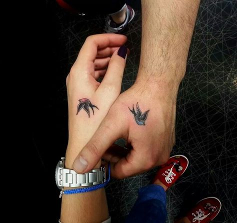 Matching tattos Love Birds Tattoo, Couples Hand Tattoos, Love Bird Tattoo Couples, Bird Hand Tattoo, Bird Silhouette Tattoos, Swallow Bird Tattoos, Couple Tattoos Unique Meaningful, Partner Tattoos, Vogel Tattoo