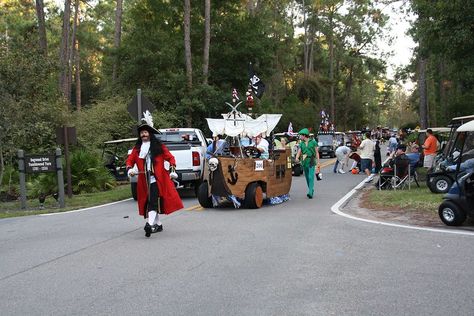 Pirate Ship Golf Cart in Parade | Pirate Ship Golf Cart in P… | Flickr Jolly Roger, Pirate Ship, Pirates Of The Caribbean, Golf Carts, Golf