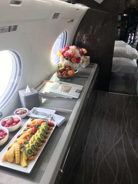 #privatejet #G650 #credenza #fruitplatter #Floralarrangement @lex_skyangel Private Jet Snacks, Private Plane Luxury, Luxury Jets Private Plane, Plane Snapchat, Private Plane Aesthetic, Private Jet Food, Travel Aesthetic Plane, Luxury Travel Aesthetic, Plane Essentials